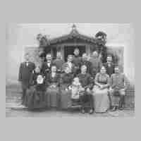 094-0109 Familienbild der Familie Pollack aus dem Jahre 1903 vor dem Wohnhaus von Gustav Pollack.jpg